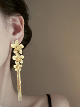 Flower Shape Tasseled Drop Earrings