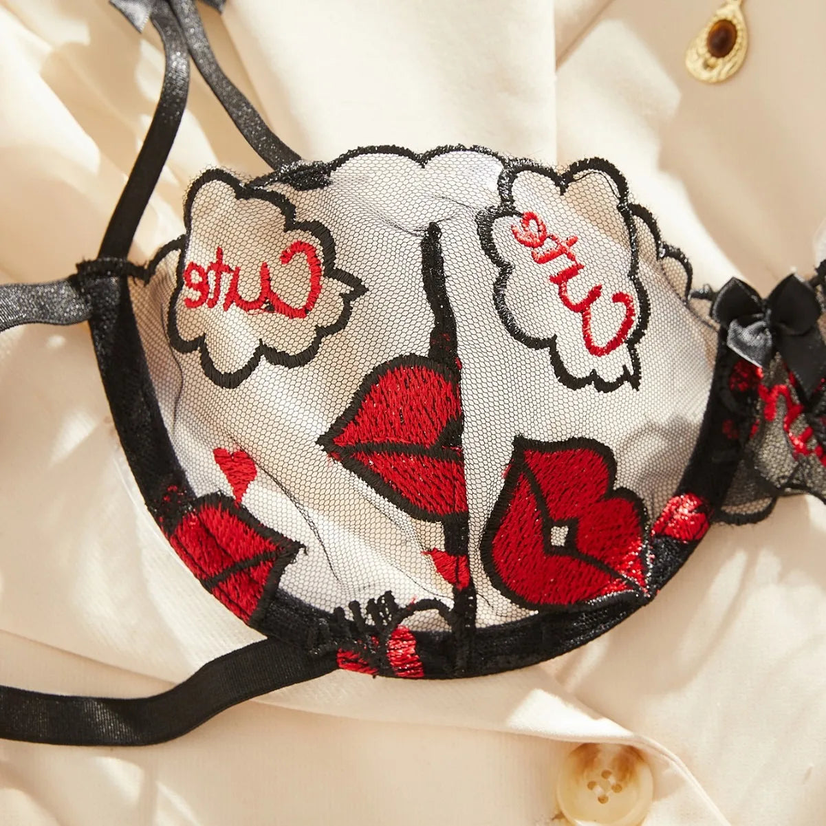 2026 Western Mesh Lips Embroidery Lace Up Bra Thongs Pure Erotic Seductive Underwears Lingerie Set