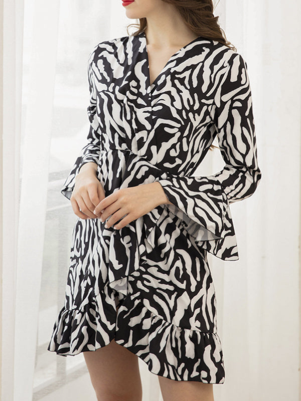Contrast Color Pleated Printed Split-Joint Flared Sleeves Loose V-Neck Mini Dresses