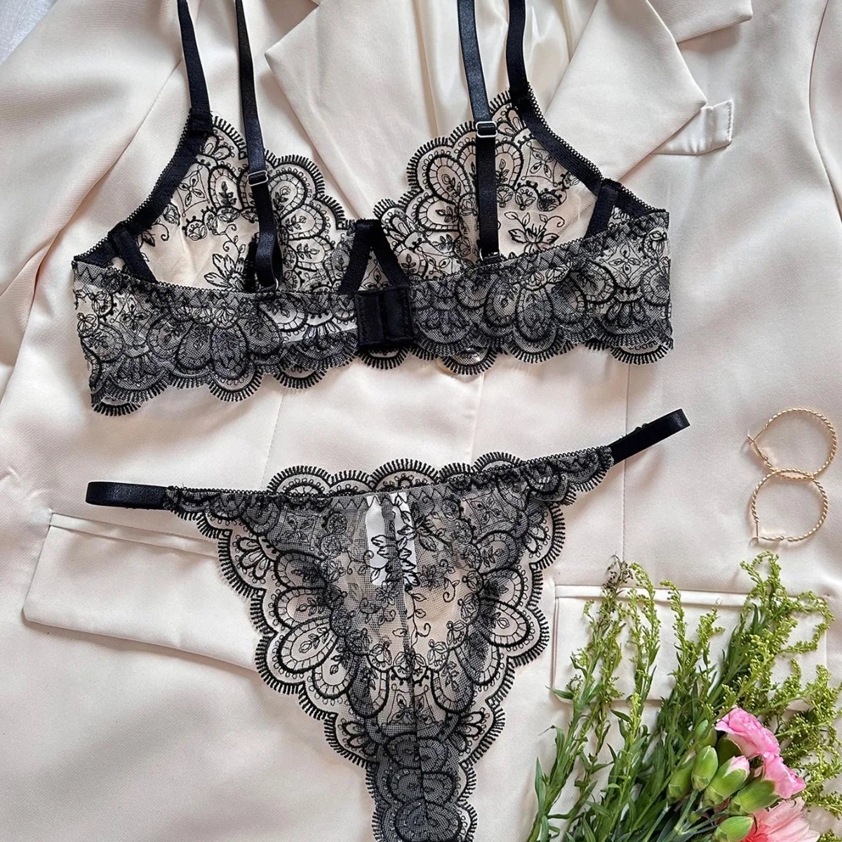 LingerieWestern See Through Mesh Embroidery Bra Pantys Black Floral Flowers Pattern Exquisite Charming Lingerie Set