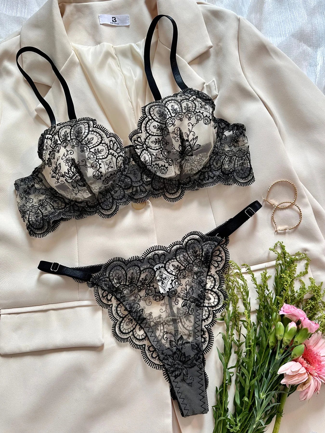 LingerieWestern See Through Mesh Embroidery Bra Pantys Black Floral Flowers Pattern Exquisite Charming Lingerie Set