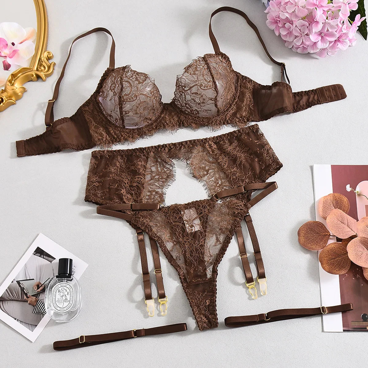 Lingeries Elegant French Lace Bra Belt Thong 3PC with Leg Circles Cute Seductive Lace Tempted Bridal Underwear