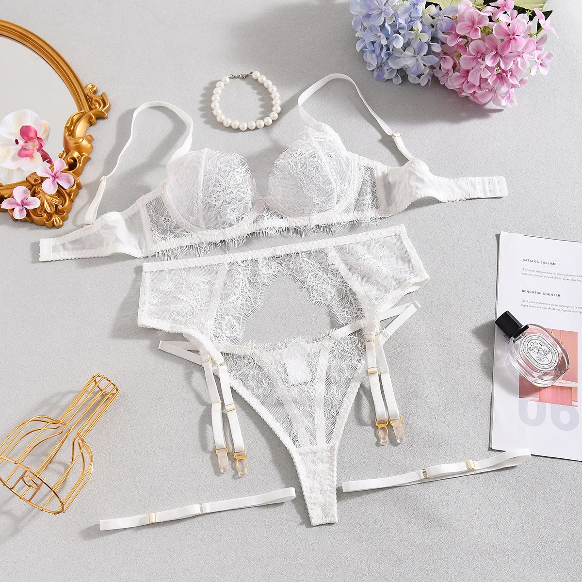 Lingeries Elegant French Lace Bra Belt Thong 3PC with Leg Circles Cute Seductive Lace Tempted Bridal Underwear