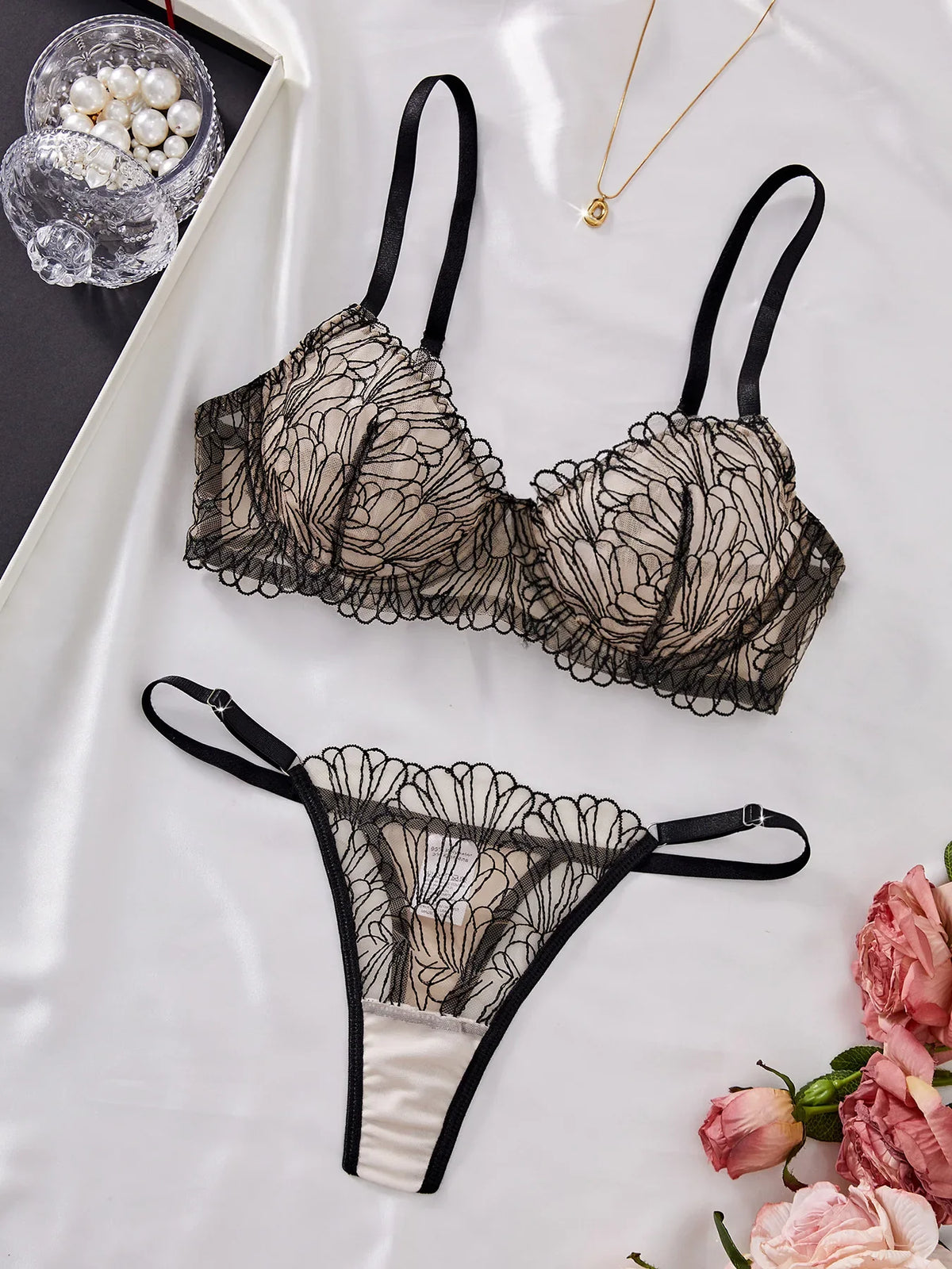 Western Embroidery Thin Bras Erotic Seductive Underwearss Seductive Clothings Lingerie Set