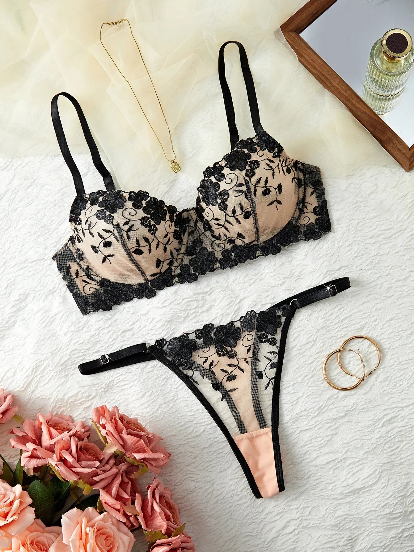 Western Mesh Vine Embroidery Bras Erotic Seductive Underwear Wholesales Seductive Lingerie Set
