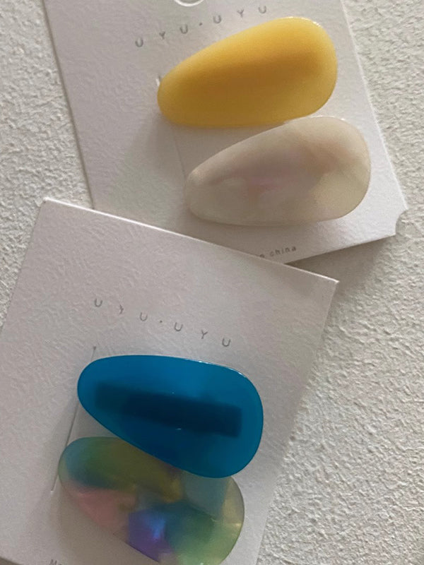 Asymmetric Contrast Color Hair Clips