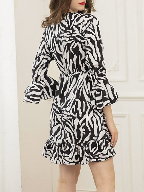 Contrast Color Pleated Printed Split-Joint Flared Sleeves Loose V-Neck Mini Dresses